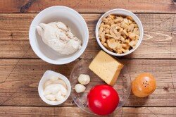 Салат Алекс с курицей и шампиньонами