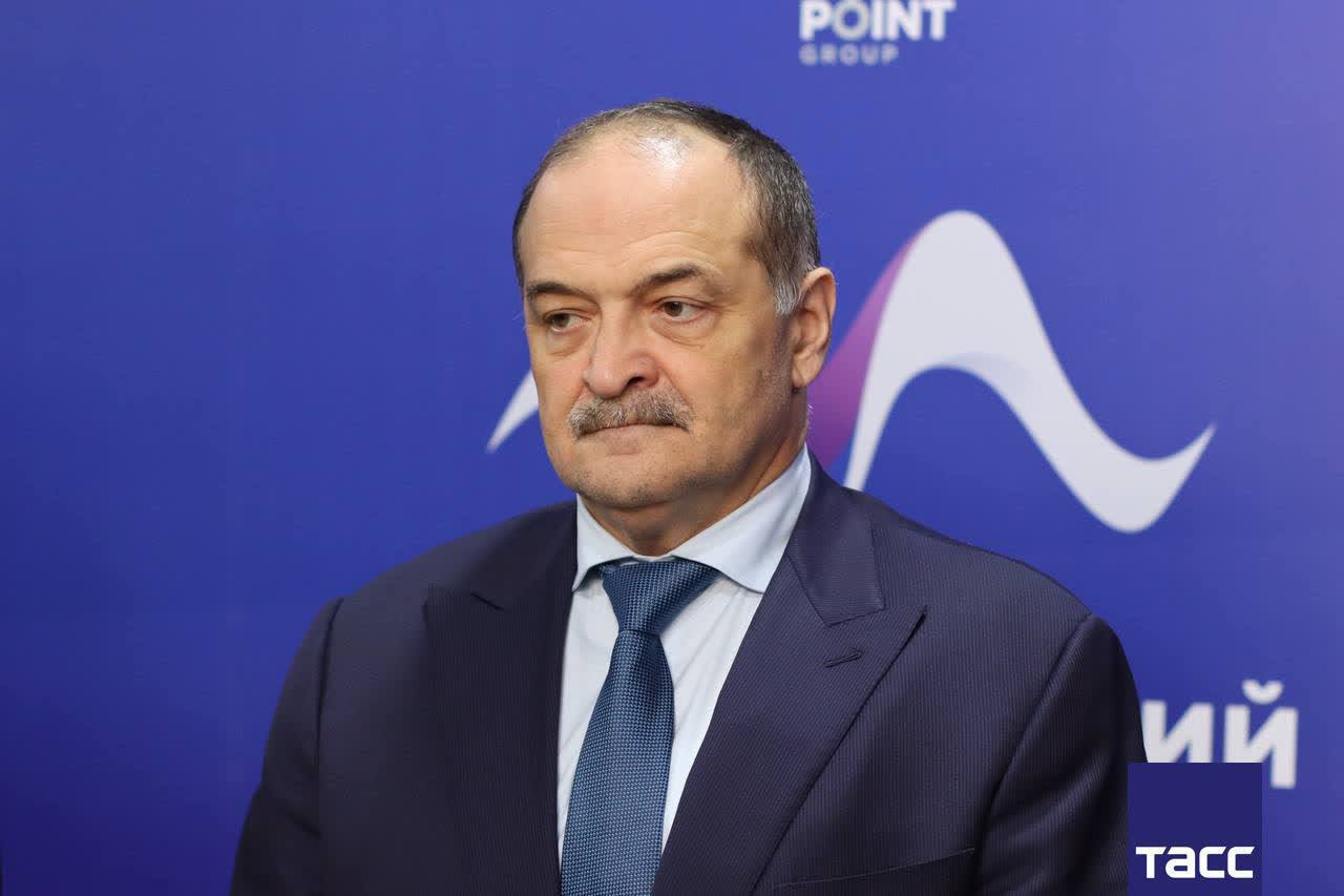 Глава Дагестана Сергей Меликов поблагодарил глав и представителей ведомств регионов Северного Кавказа за готовность помочь республике, в которой из-за подтопления введен режим повышенной готовности, а в Махачкале - режим ЧС