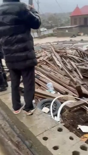 Обильные дожди привели к размыву берегов на реках Черкес-Озень и Тарнаирка, а также к осложнению гидрологической обстановки в столице республики