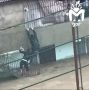 Людей как могут эвакуируют из затапливаемых домов — на кадрах улица Перова в Махачкале