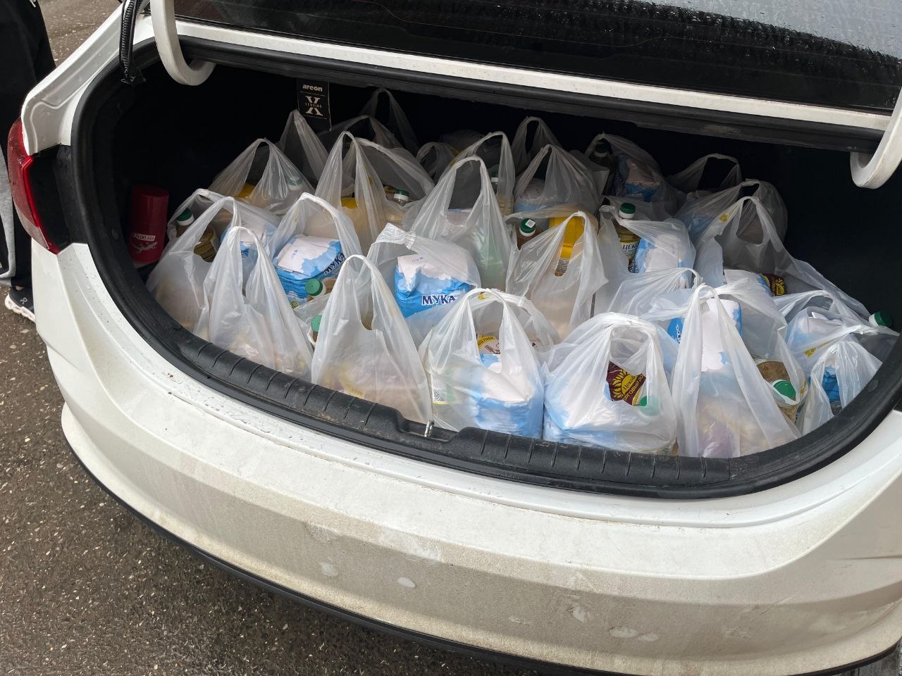 Вице-спикер Парламента РД Камил Давдиев и депутат Марат Алияров лично передали более ста продуктовых наборов для пострадавших от наводнения махачкалинцев Вице-спикер Парламента РД Камил Давдиев и депутат Марат Алияров лично передали более ста продуктовых наборов для пострадавших от наводнения махачкалинцев