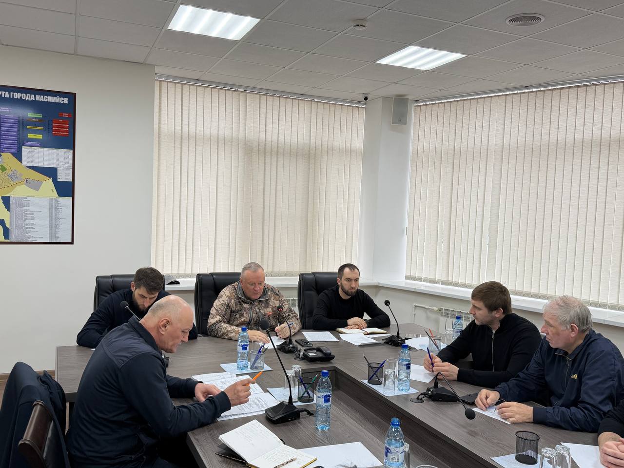 Прямо сейчас в Управлении по делам ГО и ЧС города проходит заседание оперативного штаба под руководством главы городского округа «город Каспийск» Бориса Гонцова Прямо сейчас в Управлении по делам ГО и ЧС города проходит заседание оперативного штаба под руководством главы городского округа «город Каспийск» Бориса Гонцова