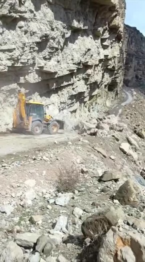 Камнепад на автодороге Аймаки – Гергебиль: организованы работы по расчистке