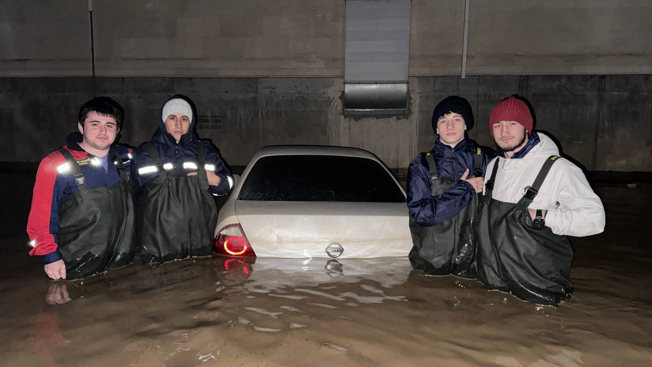 Дагестанские волонтеры помогли пострадавшим от наводнения