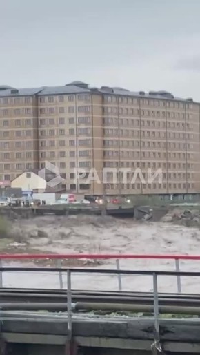 «Очень страшная картина»: в Дагестане из-за наводнения обрушился железнодорожный мост