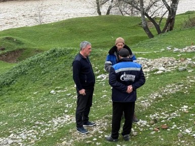 В связи с паводковой ситуацией в Хасавюртовском районе, вызванной обильными осадками, депутаты НС РД Руслан Ибрагимов, Уллубий Абуков, Рустам Хабилов и Даитбек Сайпов организовали экстренную помощь жителям наиболее...