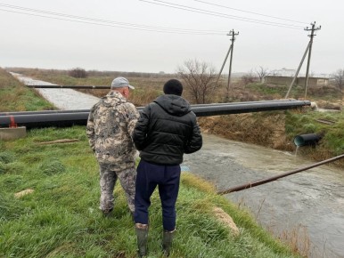 Глава Каспийска Борис Гонцов провел мониторинг дренажных каналов Моисеева ручья для предотвращения подтоплений