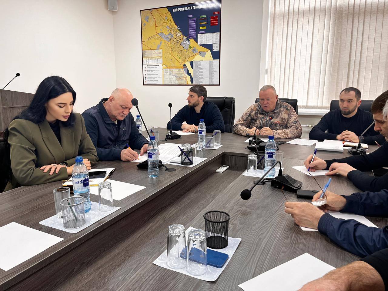 Прямо сейчас в Управлении по делам ГО и ЧС города проходит заседание оперативного штаба под руководством главы городского округа «город Каспийск» Бориса Гонцова Прямо сейчас в Управлении по делам ГО и ЧС города проходит заседание оперативного штаба под руководством главы городского округа «город Каспийск» Бориса Гонцова