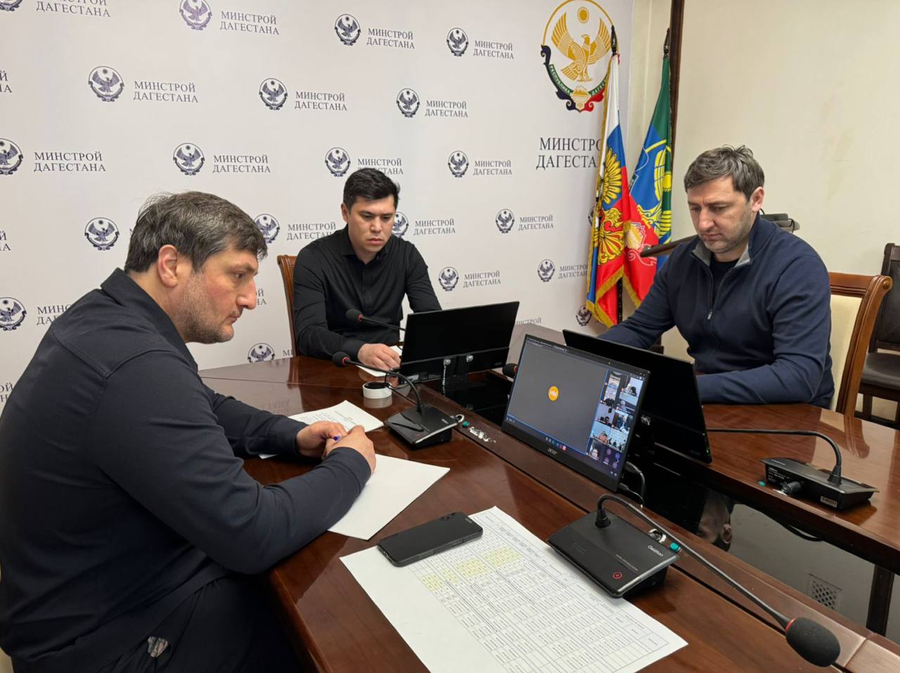 Провел совещание с представителями администраций муниципалитетов региона и филиалов АО «ЕОРД» о ситуации в сфере водоснабжения в республике на текущий момент и предпринимаемых мерах по нормализации обстановки