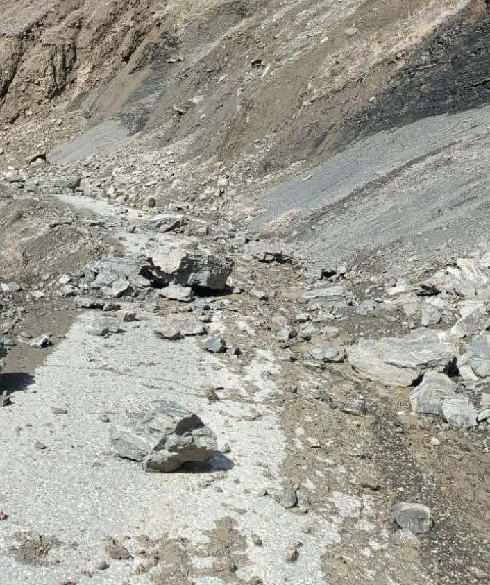 Камнепад на автодороге Аймаки – Гергебиль: организованы работы по расчистке Камнепад на автодороге Аймаки – Гергебиль: организованы работы по расчистке