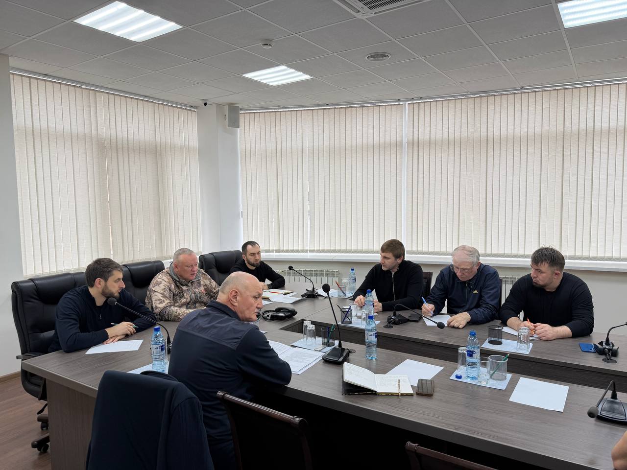 Прямо сейчас в Управлении по делам ГО и ЧС города проходит заседание оперативного штаба под руководством главы городского округа «город Каспийск» Бориса Гонцова Прямо сейчас в Управлении по делам ГО и ЧС города проходит заседание оперативного штаба под руководством главы городского округа «город Каспийск» Бориса Гонцова