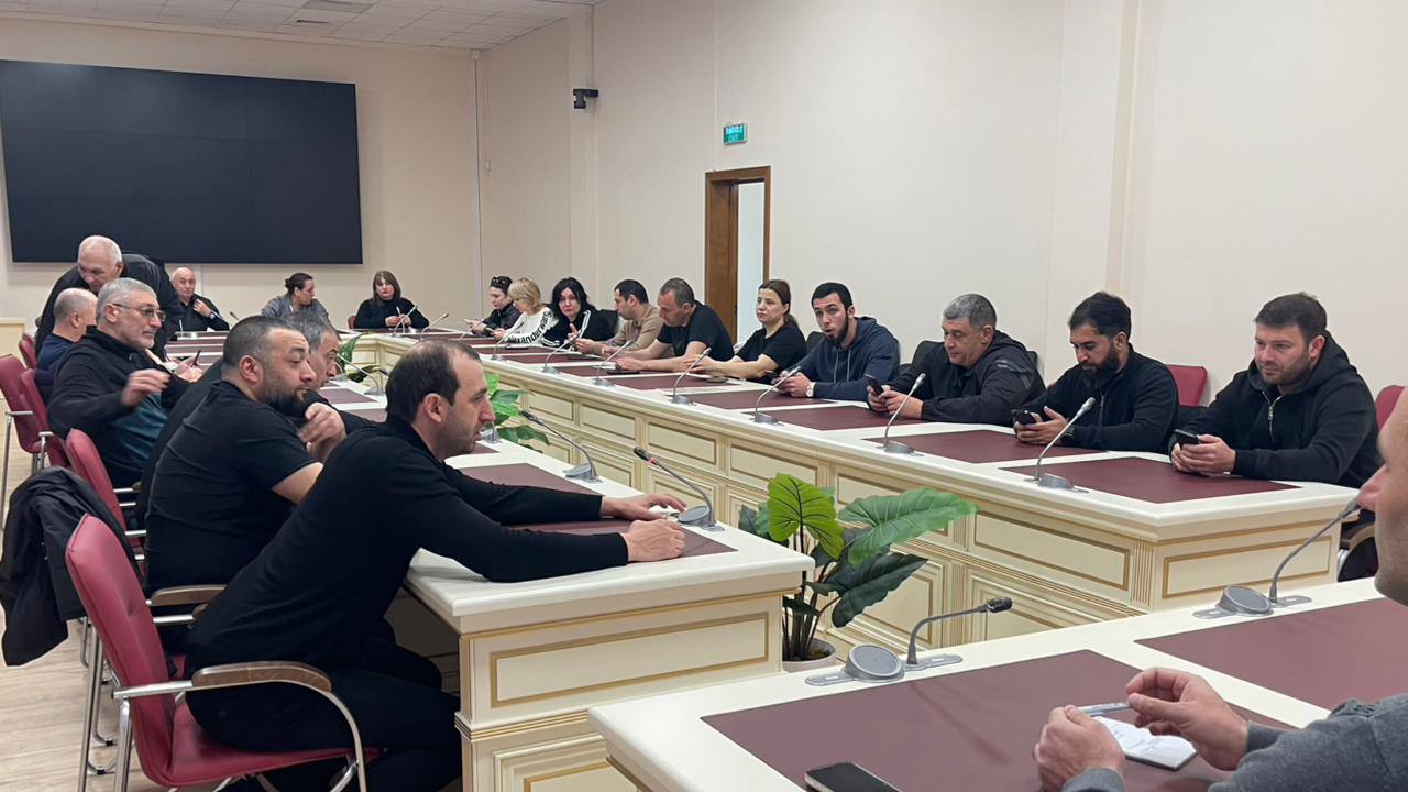 В Дербенте прошло совещание с участием спортивных тренеров и учителей физической культуры В Дербенте прошло совещание с участием спортивных тренеров и учителей физической культуры