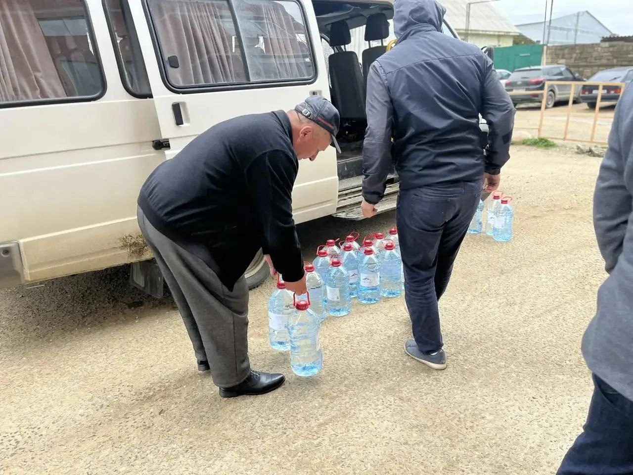 Председатель Комитета Народного Собрания РД Асият Алиева оказала помощь пострадавшим из-за сильных ливней в с. Джалган Дербентского района, микрорайон Южный Председатель Комитета Народного Собрания РД Асият Алиева оказала помощь пострадавшим из-за сильных ливней в с. Джалган Дербентского района, микрорайон Южный