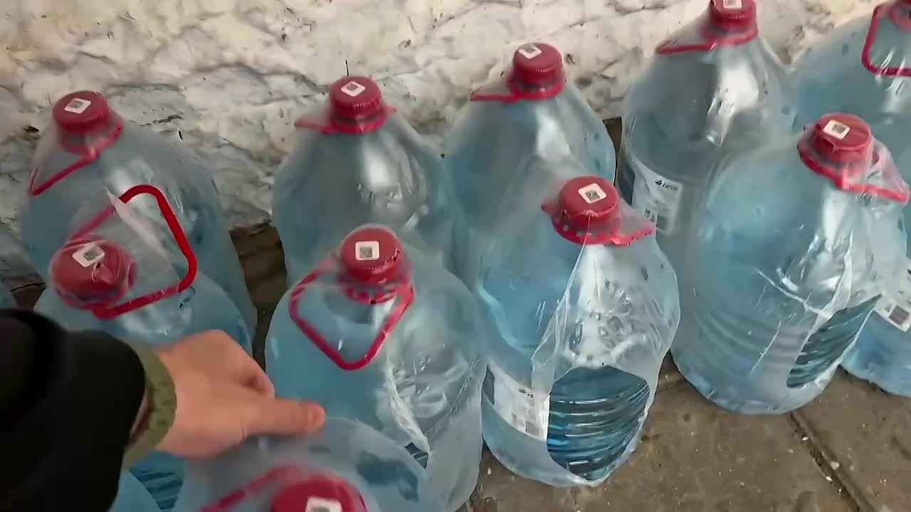 По поручению главы Махачкалы Джамбулата Салавова на базе МКУ «Управление спорта, туризма и работы с молодежью» организован штаб по раздаче бутилированной воды