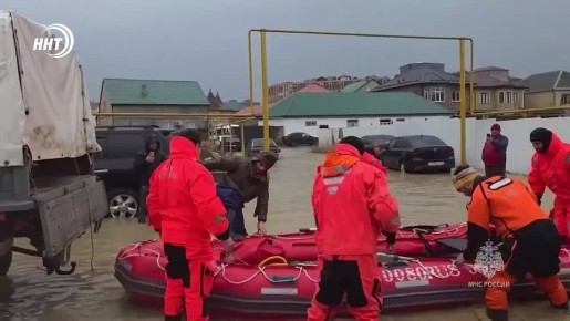 Эвакуация пострадавших. Более 3300 человек в Дагестане эвакуировано из-за подтоплений, более 1000 среди них дети