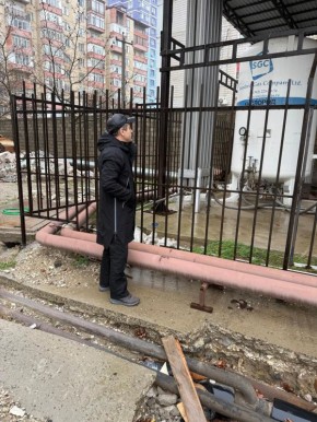 Хаджимурад Малаев, депутат НС РД и главный врач городской клинической больницы Махачкалы, провёл обход пострадавших домов и территории ГКБ, пообщался с жителями