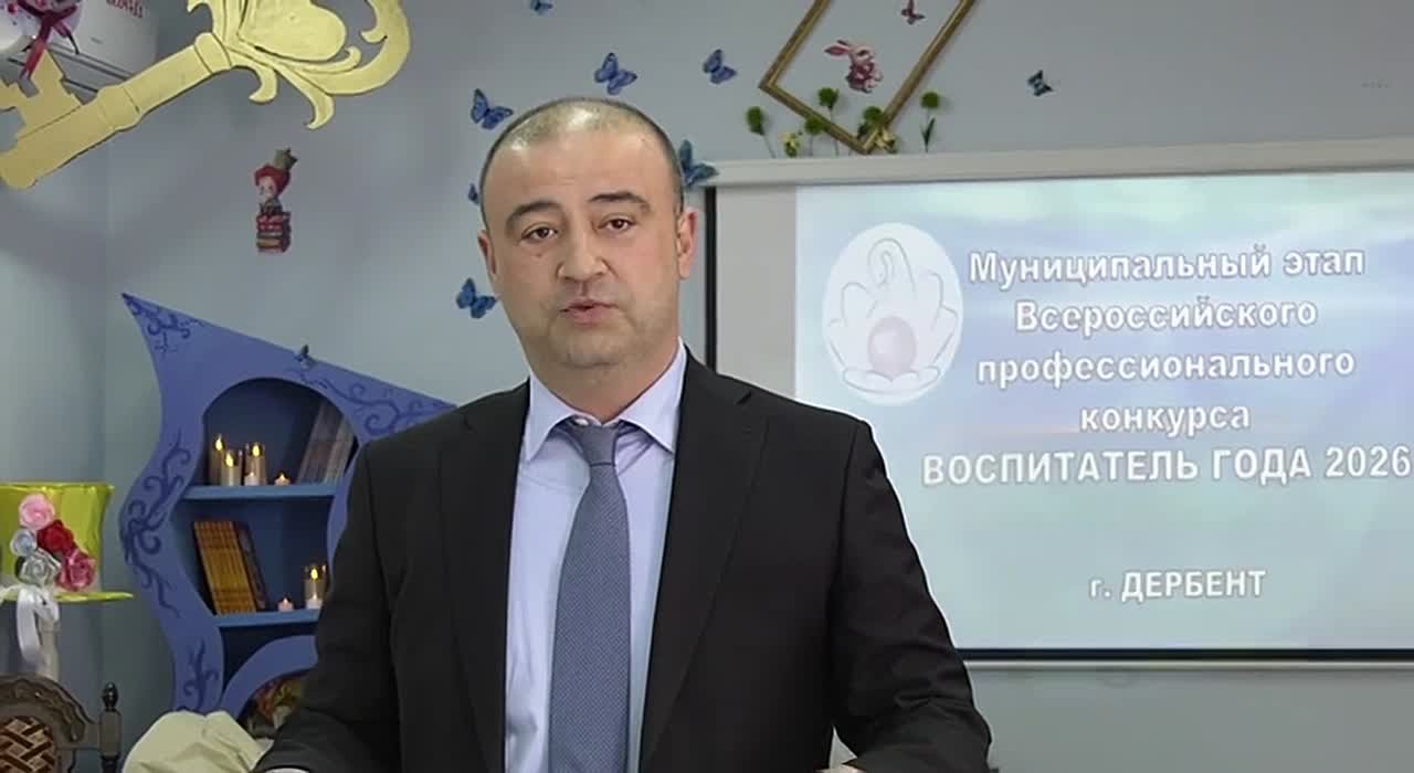 После выступления на конкурсе «Воспитатель года-2026» глава Дербента Ханлар Пашабеков предложил воспитателям и методическим работникам пообщаться в неформальной обстановке без камер