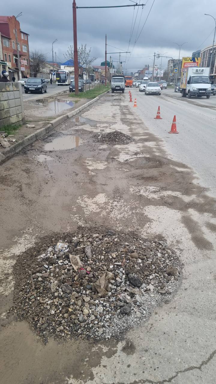 На проспекте Акушинского коммунальные службы проводят очистку территории после последствий стихии На проспекте Акушинского коммунальные службы проводят очистку территории после последствий стихии