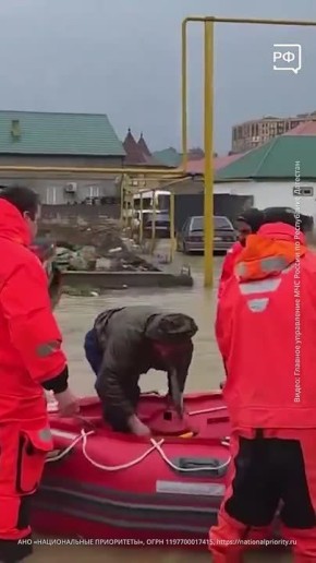 Спасатели эвакуировали из подтопленных районов Дагестана более 3300 человек