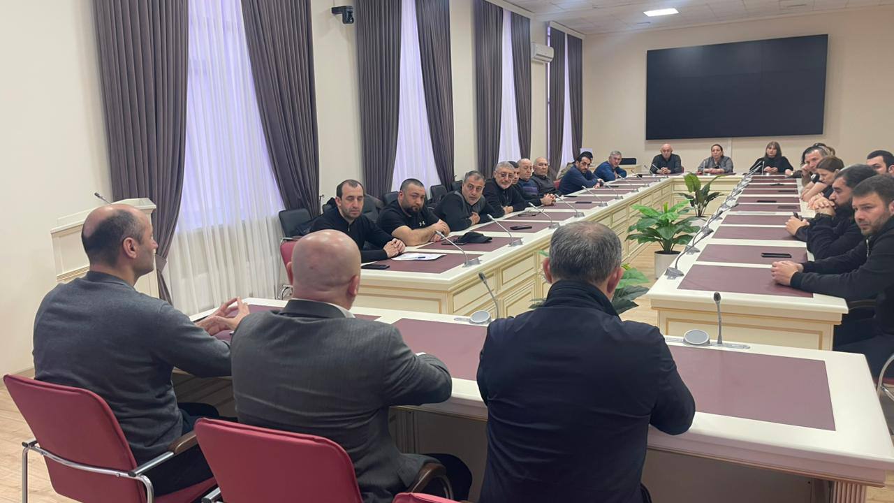 В Дербенте прошло совещание с участием спортивных тренеров и учителей физической культуры В Дербенте прошло совещание с участием спортивных тренеров и учителей физической культуры