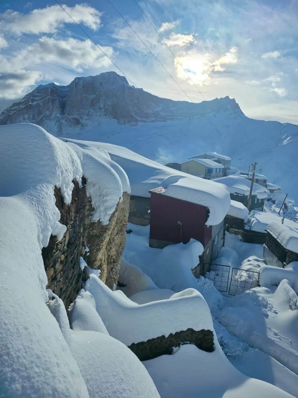 Депутат НС РД Фирудин Раджабов взял на контроль вопросы электроснабжения и газоснабжения, а также расчистки улиц в Докузпаринском районе, где недавно выпал обильный снег