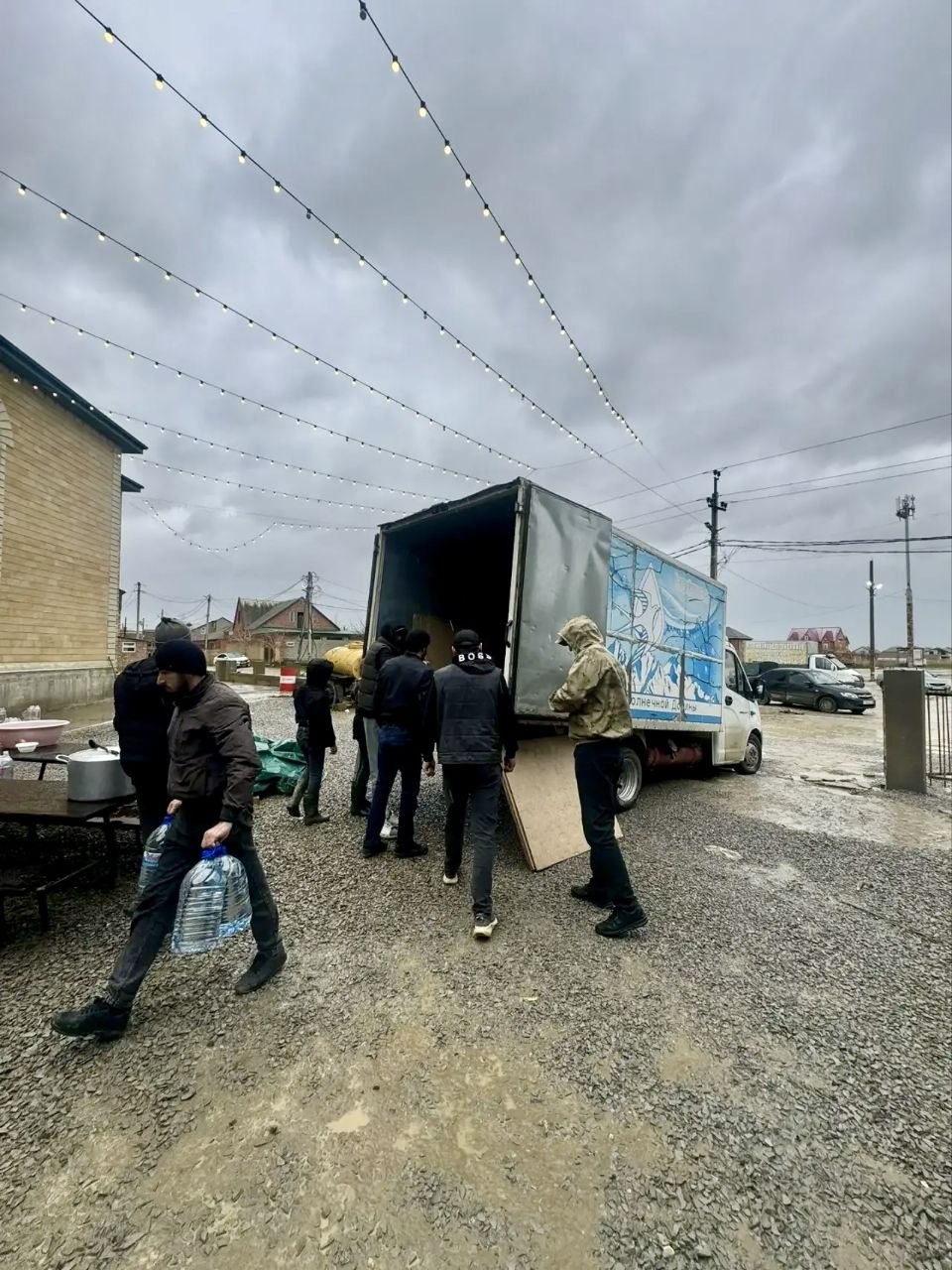 В связи со стихийным наводнением, вызванным обильными осадками, руководителем фракции КПРФ в Народном Собрании РД Самиром Абдулхаликовым были предприняты меры по оказанию помощи населению и координации действий служб