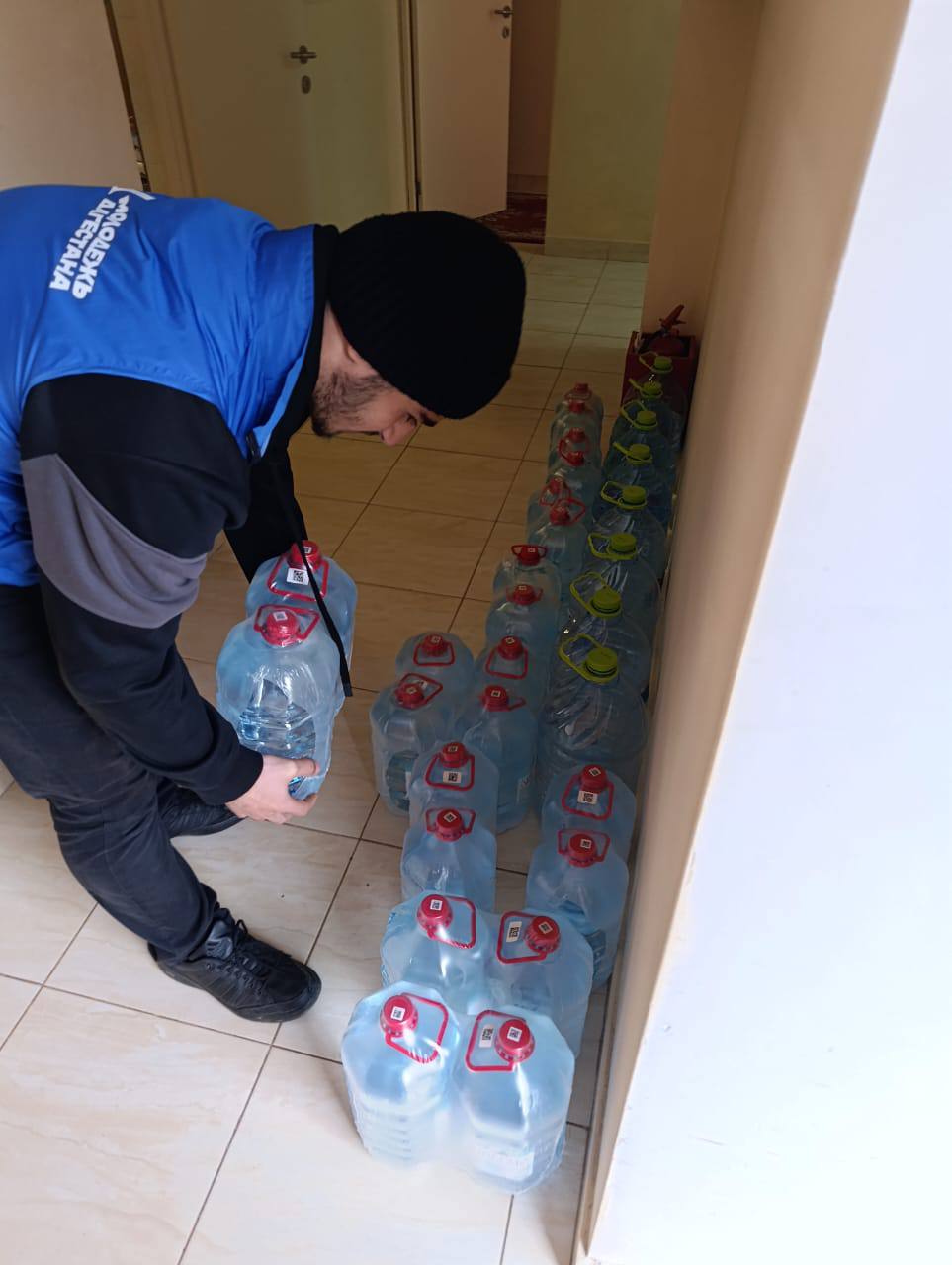 Депутат Тельман Рагимов организовал доставку бутилированной воды в детские сады Дербента Депутат Тельман Рагимов организовал доставку бутилированной воды в детские сады Дербента