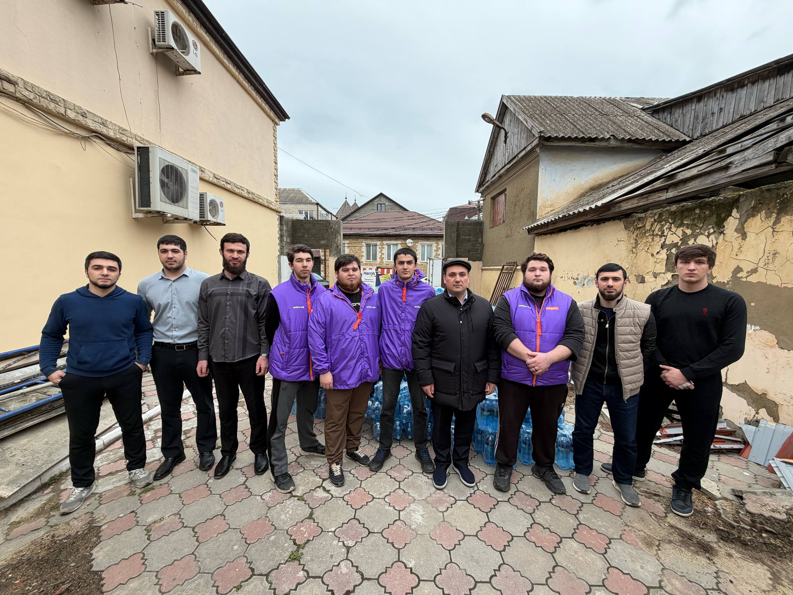 Депутат НС РД Осман Булатов оказал помощь детским дошкольным учреждениям Махачкалы, передав более 3 тысяч полуторалитровых бутылок питьевой бутилированной воды. Депутат НС РД Осман Булатов оказал помощь детским дошкольным учреждениям Махачкалы, передав более 3 тысяч полуторалитровых бутылок питьевой бутилированной воды.