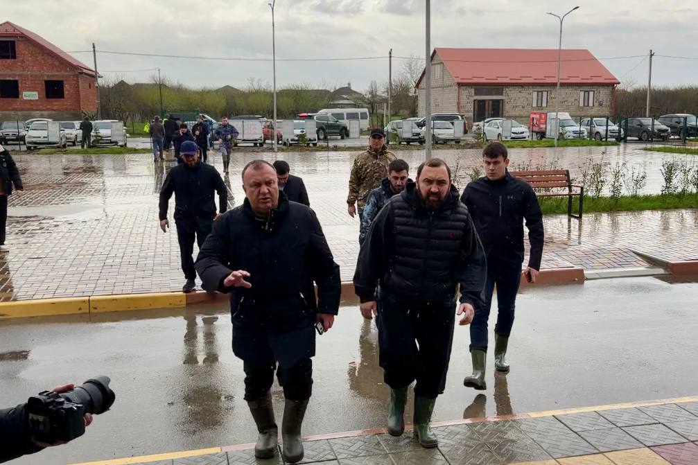 Депутат Государственной Думы Султан Хамзаев посетил Хасавюртовский район Депутат Государственной Думы Султан Хамзаев посетил Хасавюртовский район
