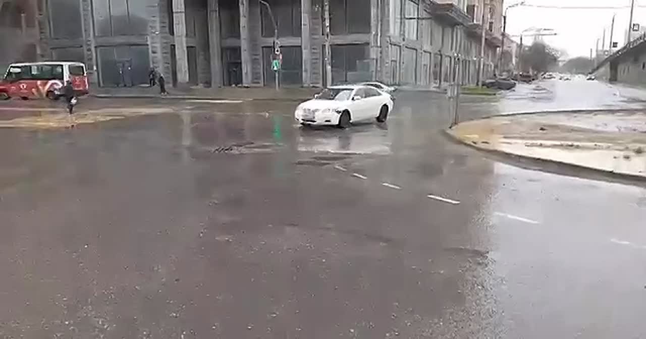 В Махачкале четвёртые сутки устраняют последствия сильных дождей