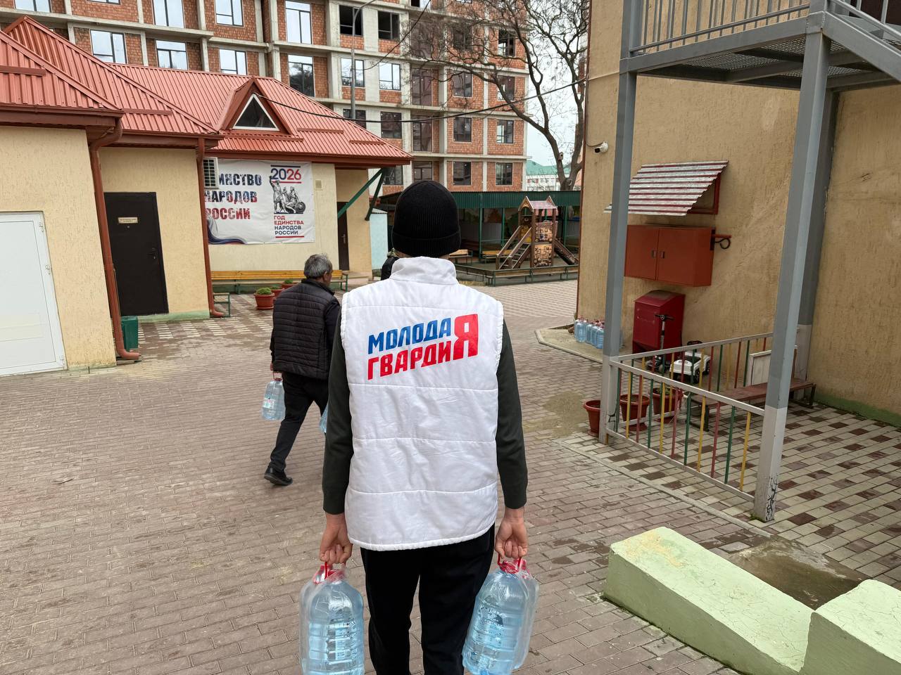 Депутат Тельман Рагимов организовал доставку бутилированной воды в детские сады Дербента Депутат Тельман Рагимов организовал доставку бутилированной воды в детские сады Дербента