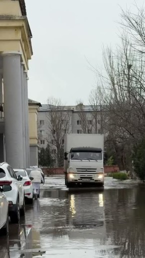 Дорогие каспийчане!. Ситуация с подтоплениями, которая затронула наш город и близлежащие населённые пункты, не оставила меня равнодушным