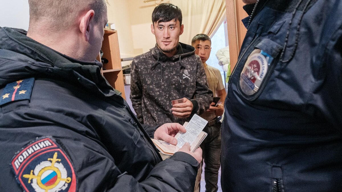 Законопроект о выдворении иностранцев за экстремизм получил одобрение в России