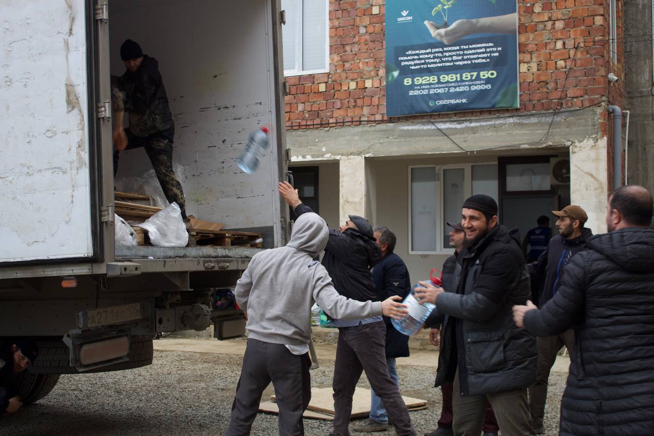 Дорогие каспийчане!. Ситуация с подтоплениями, которая затронула наш город и близлежащие населённые пункты, не оставила меня равнодушным Дорогие каспийчане!. Ситуация с подтоплениями, которая затронула наш город и близлежащие населённые пункты, не оставила меня равнодушным