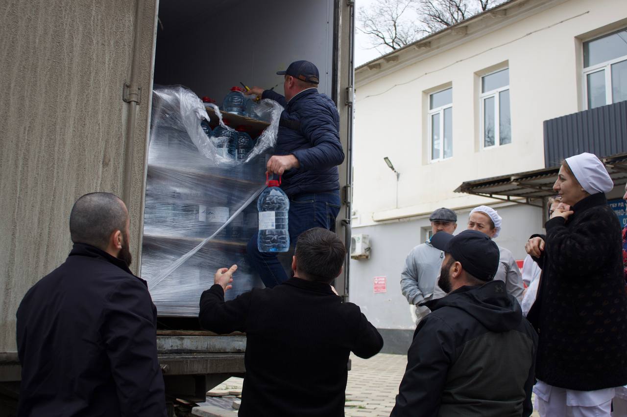 Депутатский корпус Каспийска оказывает помощь в ликвидации последствий подтопления Депутатский корпус Каспийска оказывает помощь в ликвидации последствий подтопления