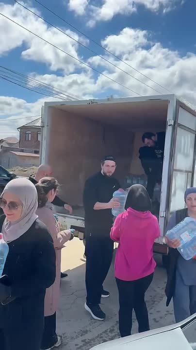 Продолжается наша совместная работа с ЦУР Дагестана и предпринимателями Махачкалы по доставке питьевой воды жителям