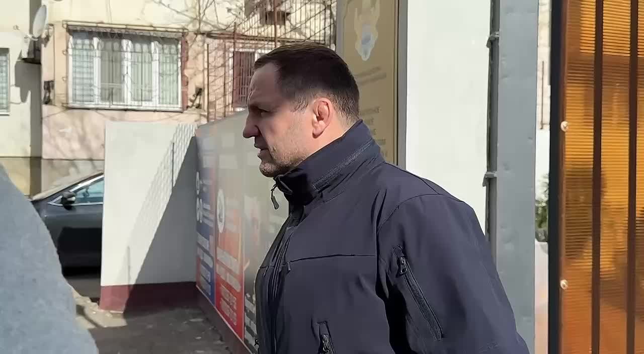 По поручению главы столицы Джамбулата Салаватова сегодня с раннего утра сотрудники Управления спорта, туризма и работы с молодежью и подведомственных организаций, Городского молодежного центра, директора, тренеры, волонтеры...