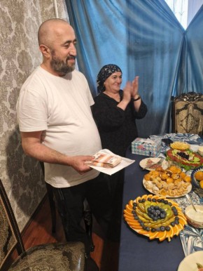 Махачкалинец Абдурахман Абдурахманов получил премию имени Тиграна Кеосаяна за то, что спас девочку на затопленной дороге