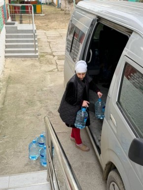 Продолжается работа по доставке питьевой воды жителям Каспийска