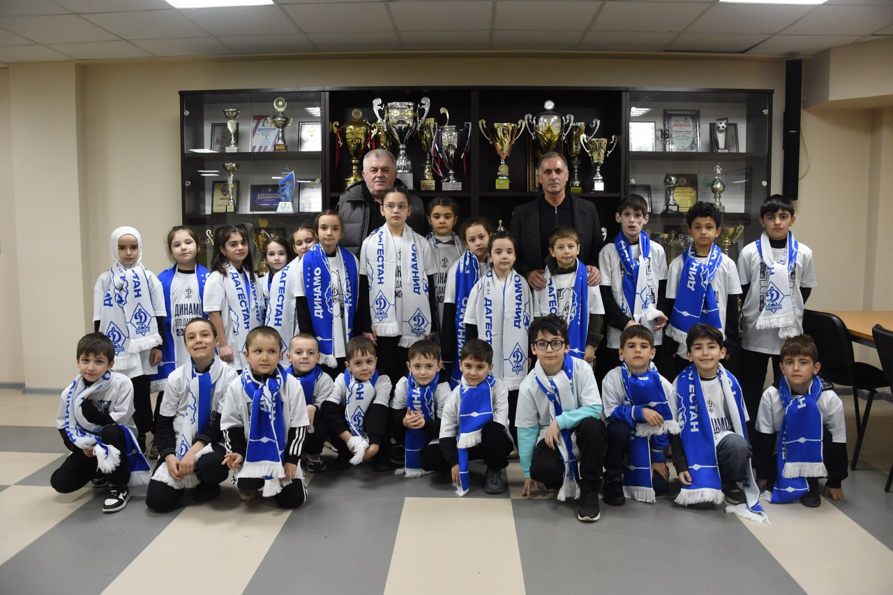 По инициативе Заура Аскендерова дети участников СВО открыли футбольный матч По инициативе Заура Аскендерова дети участников СВО открыли футбольный матч