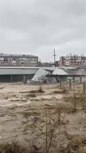 Из-за обильных осадков железные дороги в Республике Дагестан подтопило — движение закрыли, а рейсы перенесли, сообщила пресс-служба Северо-Кавказской железной дороги