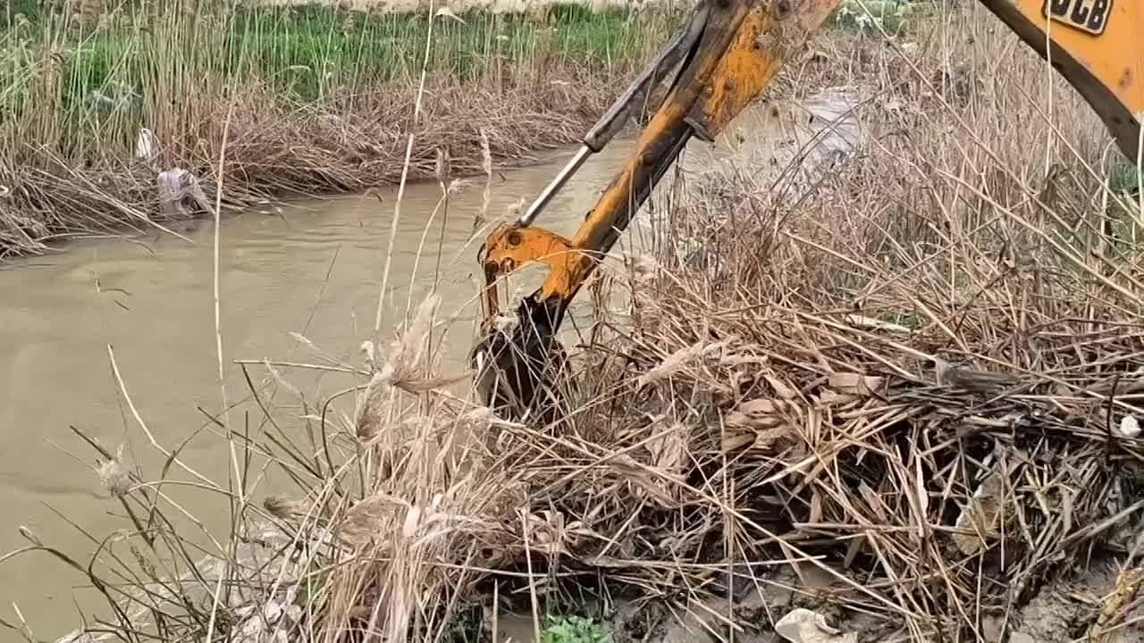 Работа по расчистке Моисеевского ручья продолжается