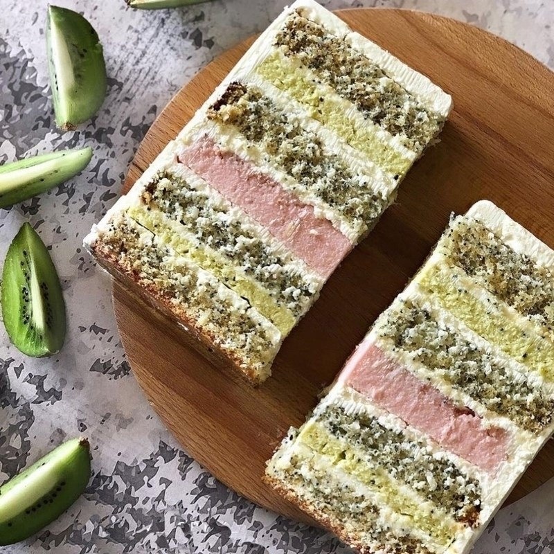 Нежный торт с клубникой и киви: уникальный десерт для вашего стола