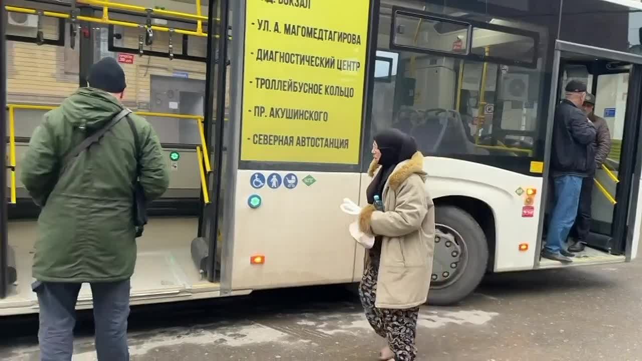 В настоящее время организован вывоз жителей, проживающих в многоквартирных домах на улице Айвазовского, представляющих опасность для жизни