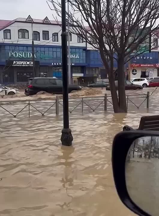 Проспект Акушинского в Махачкале в эти минуты