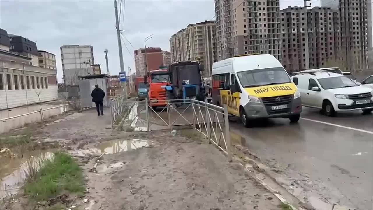 Эвакуация людей на улице Газопроводная продолжается сотрудниками «ЦОДД» Махачкалы