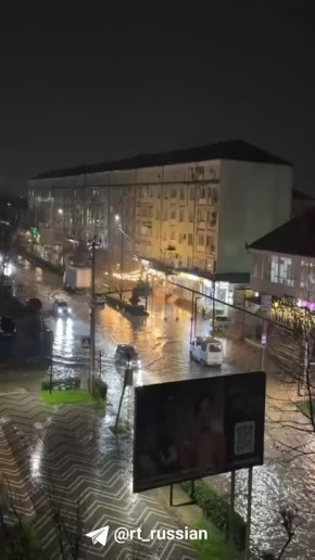 Сильные ливни затопили улицы Дербента