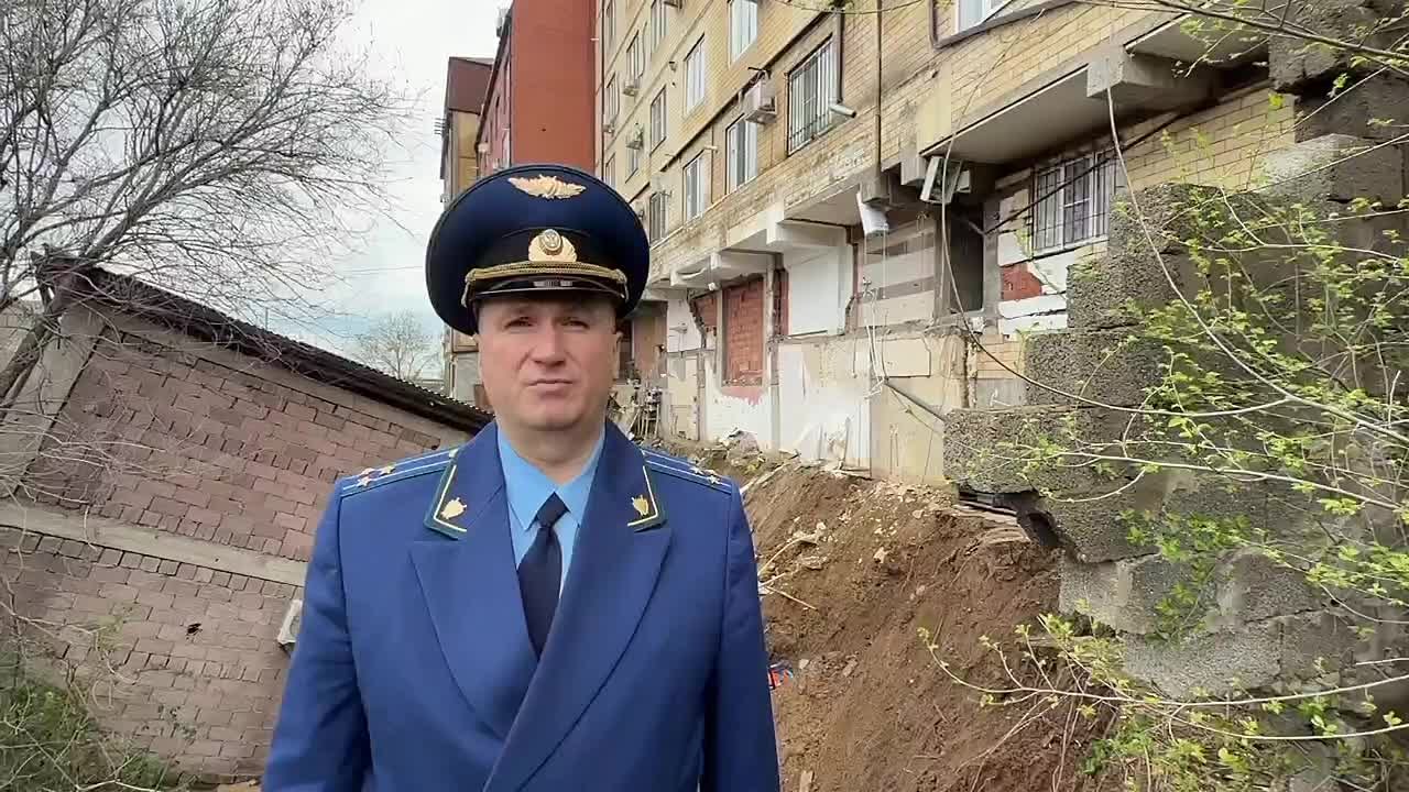 Исполняющий обязанности прокурора Республики Дагестан Алексей Родивилов выехал на место обрушения жилого здания в Махачкале