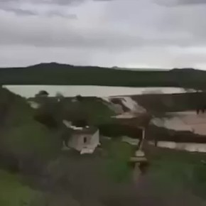 Прорывы произошли на дамбе Геджухского водохранилища в Дербентском районе Дагестана