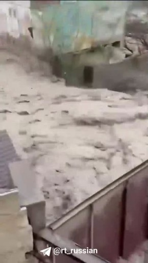 Мощные потоки воды продолжают заливать Дагестан